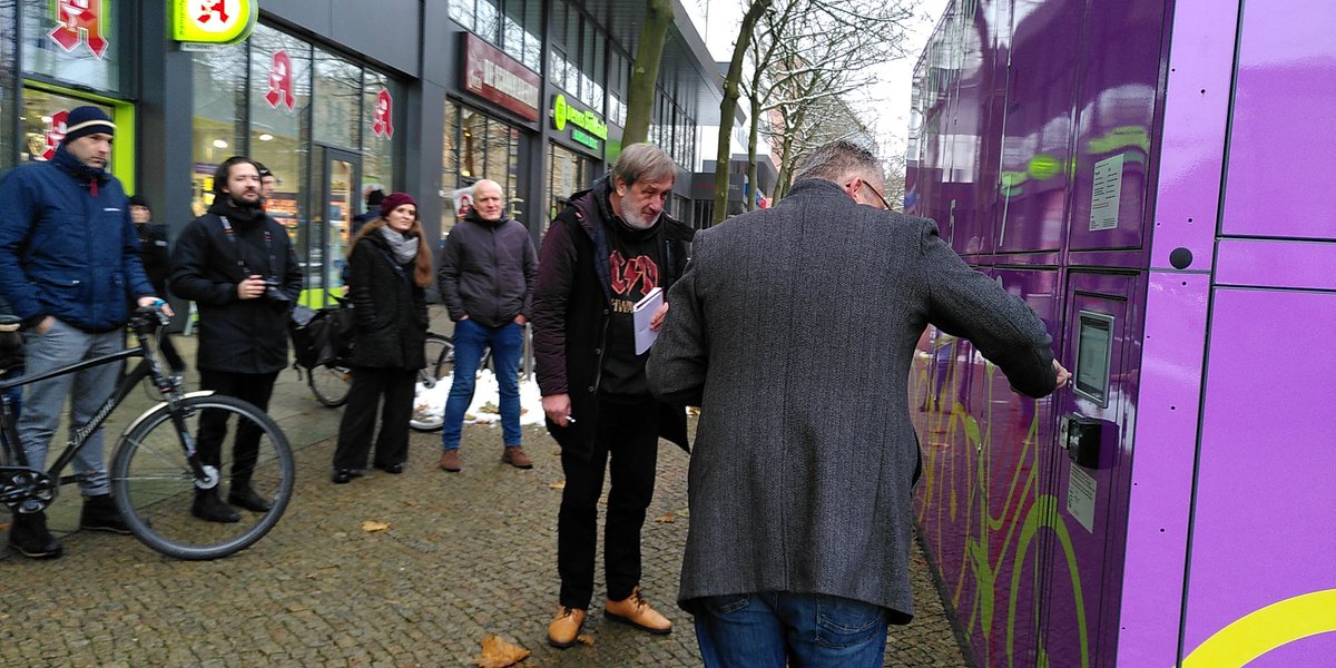 Katharina Weyandt (@k_weyandt) on Twitter photo Die neuen Fahrradboxen werden in Betrieb genommen! Preis wurde anteilig zur Pi Parkgebühr für 1 Auto umgerechnet, was sonst auf der Fläche parken könnte. <a href="/ADFC_C/">ADFC Chemnitz</a> Die neuen Fahrradboxen werden in Betrieb genommen! Preis wurde anteilig zur Pi Parkgebühr für 1 Auto umgerechnet, was sonst auf der Fläche parken könnte. <a href="/ADFC_C/">ADFC Chemnitz</a>