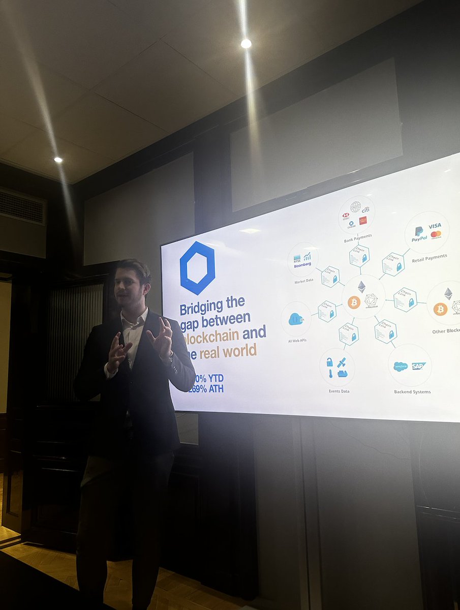 VirtuneAB's tweet image. Igår höll Virtune ännu ett kryptomingel den 30 november, där vi välkomnade krypto-intresserade gäster till vårt kontor på Kungsgatan i Stockholm.

Vi var också glada att kunna presentera vår nylanserade produkt Virtune Chainlink ETP!🔷

#virtune #finans #bitcoin #Chainlink