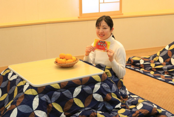 Evenear's tweet photo. 【こたつクルーズ】
淡路島のうずしおクルーズのアンダーデッキにこたつを設置。こたつで温まりながらクルージングを楽しめる。大迫力のうずしおを見ながら、こたつや温かい飲み物で冬の寒さを楽しもう！

12.01[金]～02.29[木] 南あわじ市福良港うずしおドームなないろ館
https://t.co/9n7LNXcJQE https://t.co/n2I6YNzlES