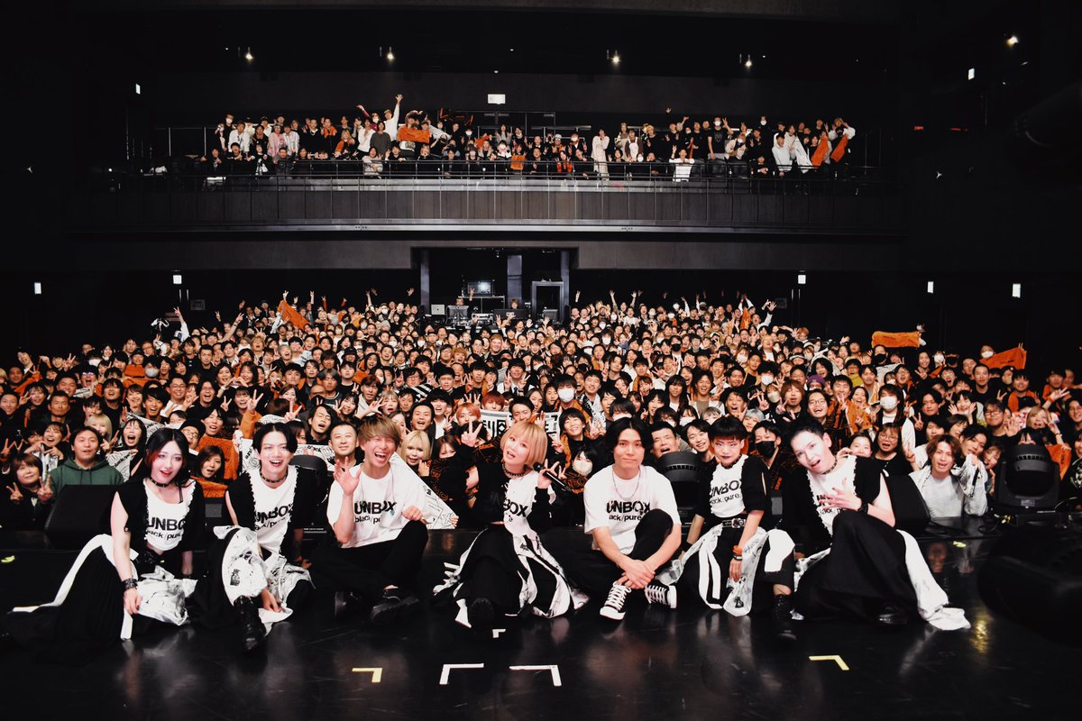 RRReol's tweet photo. #Reol黒箱 002便福岡開梱🗃️

UNBOX black二夜目は福岡　みんなの感情が、声が、想いが呼応して最高の夜行になりました　今夜のMVPは紛れもなくあなたたち！最高をくれてありがとう❤️‍🔥
秘密の夜行black公演は暫くお預け、明日はver pure12月2日大分初日🛫

love you all!! https://t.co/sSFC0LGh7x