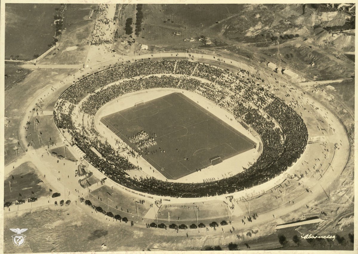 🔙 A 1 de dezembro de 1954 é inaugurada a antiga Catedral! 🏟️

#EPluribusUnum