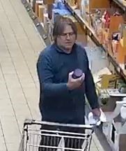 DerbysPolice's tweet photo. #APPEAL | Public order offence | Reference 23000724741

Officers are asking for the public’s help to identify a man after a public order offence in Derby. Read the full appeal here: https://t.co/w6j3jIbgRv https://t.co/2EwdOAkDtv