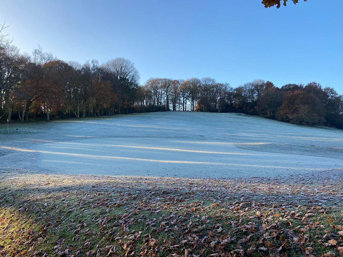 ClubRedditch's tweet photo. A crisp, frosty morning at Pitcheroak Golf Course, some great shots though 😀#wintergolf #temporarytees #golfinredditch https://t.co/S2RO1eIYL6