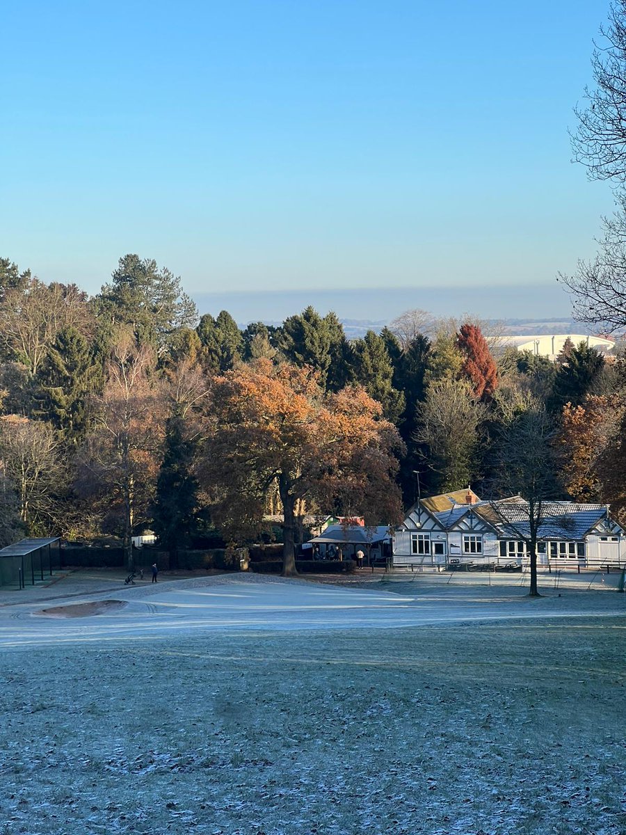 ClubRedditch's tweet photo. A crisp, frosty morning at Pitcheroak Golf Course, some great shots though 😀#wintergolf #temporarytees #golfinredditch https://t.co/S2RO1eIYL6