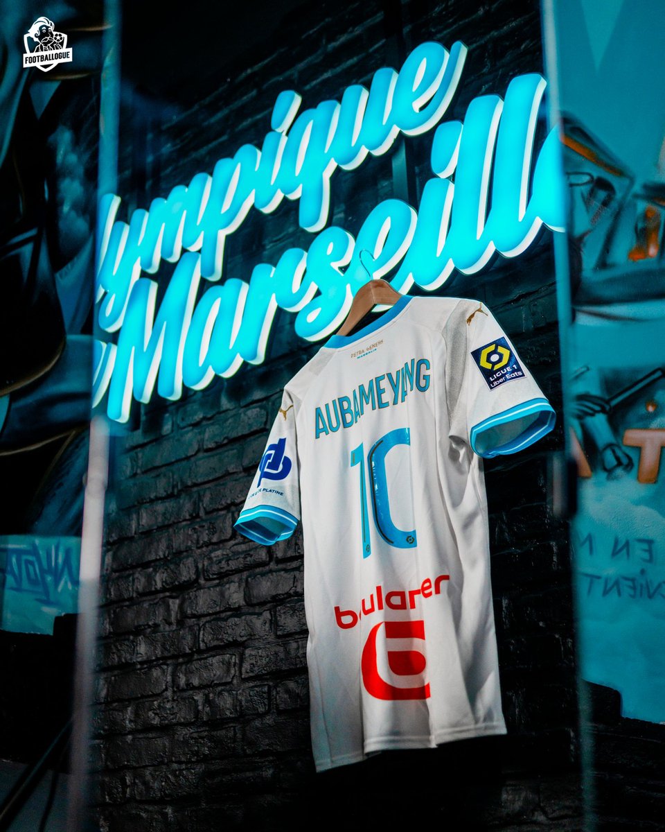 Footballogue's tweet image. ON VOUS RÉGALE ! 🤩 🎁

🔄 RT + FOLLOW @OM_English pour tenter de remporter un maillot 2023-24 de l'OM dédicacé par Pierre-Emerick Aubameyang et son retourné magique !

(TAS le 03/12/2023)