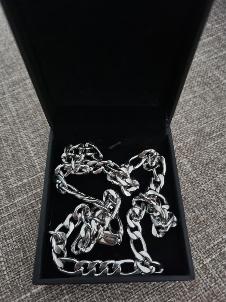 S00SHl's tweet photo. wts/lfb ph 

Privé Alliance Accesories - ncr free sf n price negotiable (esp if both)

Hope Bracelet – 1000 (❌️ SOLD FOR 800)
(IM)POSSIBLE Bracelet Thin – 2000 
Linked Chain Necklace - 2400  

- never been used; stored only
rfs: badly need funds for uni

#privé #baekhyun #EXO https://t.co/7XCBY8dcNK