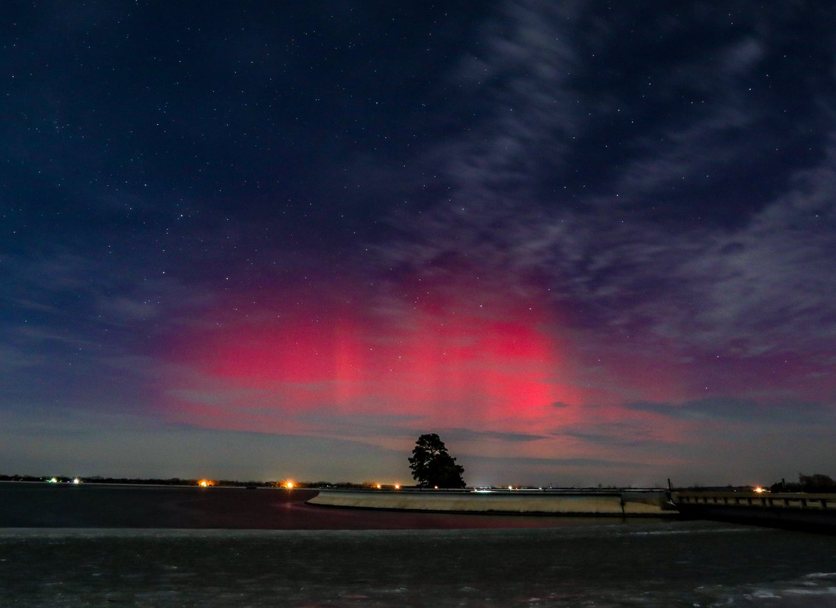 Good morning lady Aurora! 

Northern lights over Columbus Nebraska. 12/01/2023 at 0515. Visible to the naked eye for about 5-10 minutes. #aurora #northernlights #getoutthere #spaceweather #newx