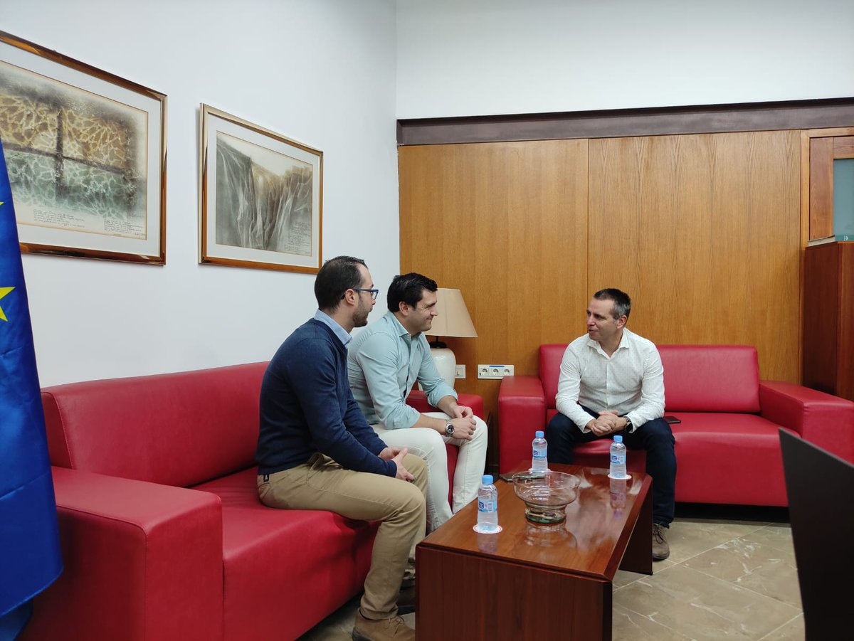 Reunión del Presidente del Consejo Escolar de Andalucía  D. Manuel Pérez con el Director General del Instituto Andaluz de la Juventud D. Pedro Antonio Ramírez Sánchez y del Responsable Provincial del IAJ en Granada, D. José Luis de la Torre.