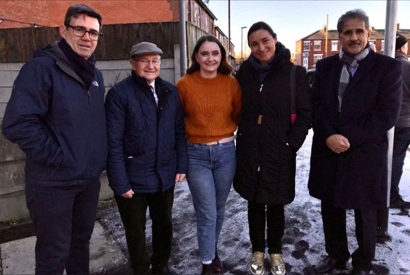 I was *very* excited to welcome @DameSarahStorey and @AndyBurnhamGM to Castleton yesterday to see how our #BeeNetwork Cycle Lane is shaping up!