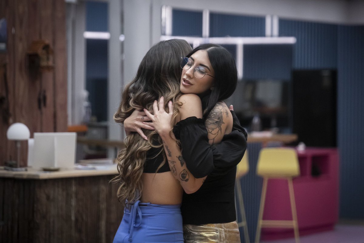 markosbntz's tweet image. esta foto de naomi y pilar 🥺💘
 #GHVIPGala12
