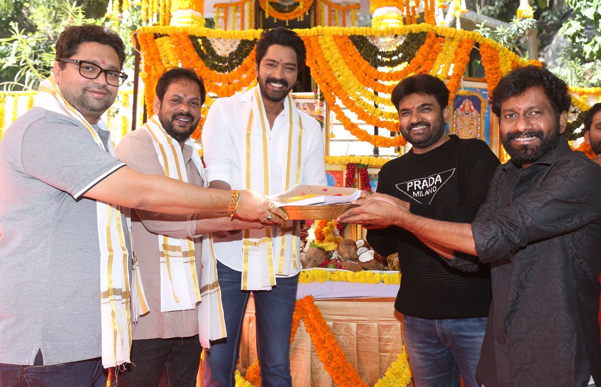 TeluguCinema's tweet photo. అల్లరి నరేష్, సుబ్బు మంగాదేవి, హాస్య మూవీస్ #N63 పవర్ ఫుల్ టైటిల్ 'బచ్చల మల్లి'- గ్రాండ్ గా ప్రారంభం https://t.co/um1zIREisa