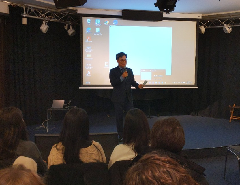 KulturKorea's tweet photo. Infoabend zum Auslandsstudium in Korea🎓💻📚✏️
https://t.co/xUZzgR08ej

#auslandsstudium #auslandssemester #IEC #infoabend #korea #seoul #koreanisch #ausland #유학 https://t.co/9NBi07ksld
