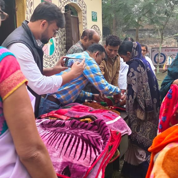 ratishraman84's tweet photo. Shouldering social responsibility!
Dr Ratish Raman CHO of HWC Katarmala, Begusarai, conducted an awareness-building program on #NewBornWeek & distributed blankets to newborns as his individual contribution to the cause👶 https://t.co/epM0zwx8uW
