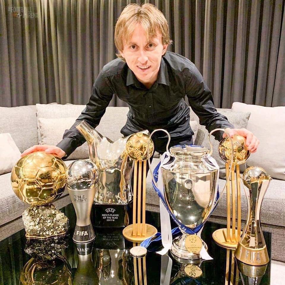 bongda2light's tweet photo. Luka Modric năm 2018 😍
Ai bảo anh không xứng giành Quả Bóng Vàng?
#lukaModric https://t.co/TCua9PytqS