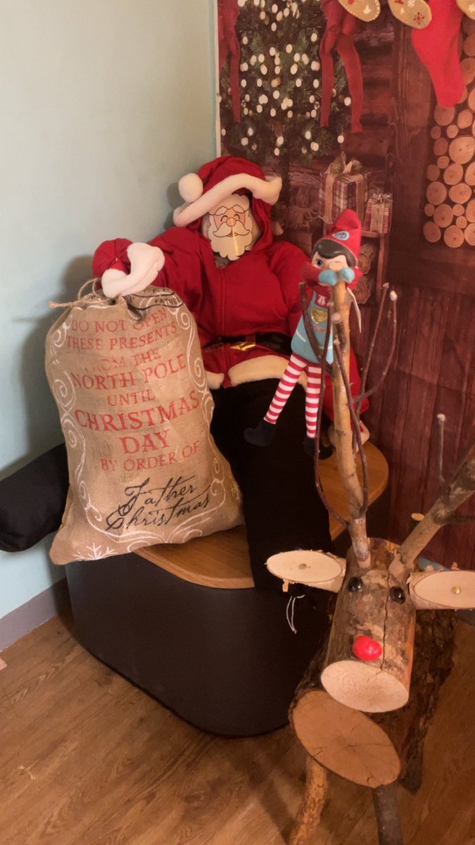 We are getting Christmas ready on Bridge Ward! 🎄🎅❤️ #1stDecember2023 #theraputicactivities #patientinvolvement  
<a href="/Mersey_Care/">Mersey Care NHS FT 🏳️‍🌈</a> @JR_MerseyCare <a href="/Melissa_sheff/">Melissa Sheffield</a> <a href="/CMcDon_/">Dena Mc 💙</a> <a href="/OT_EmmaB/">OT Emma</a> <a href="/Shelly40588788/">Shelly</a> <a href="/Rebeccajane1811/">Rebecca</a> <a href="/DrGeorgiaKonsta/">Georgia Konstantinou</a>