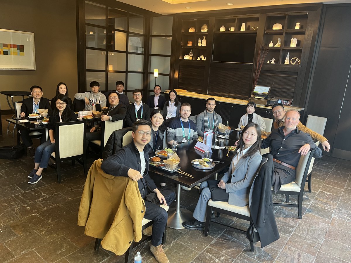 Memorable #F23MRS! The current team networked with PhD & PDF alumni now leading independent research groups. Met Profs @quan_lina @mengxia_liu @XiwenGong @YiHou13 @YanweiLum Wan Ru Leow bit.ly/47HYycf Yitong Dong donglabou.com Bin Chen bit.ly/3t1ncpd