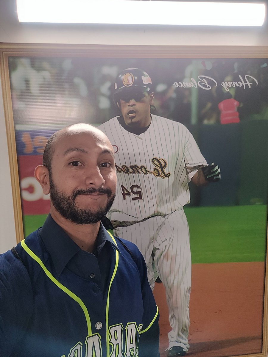 El Caballero de la Comedia tweet media