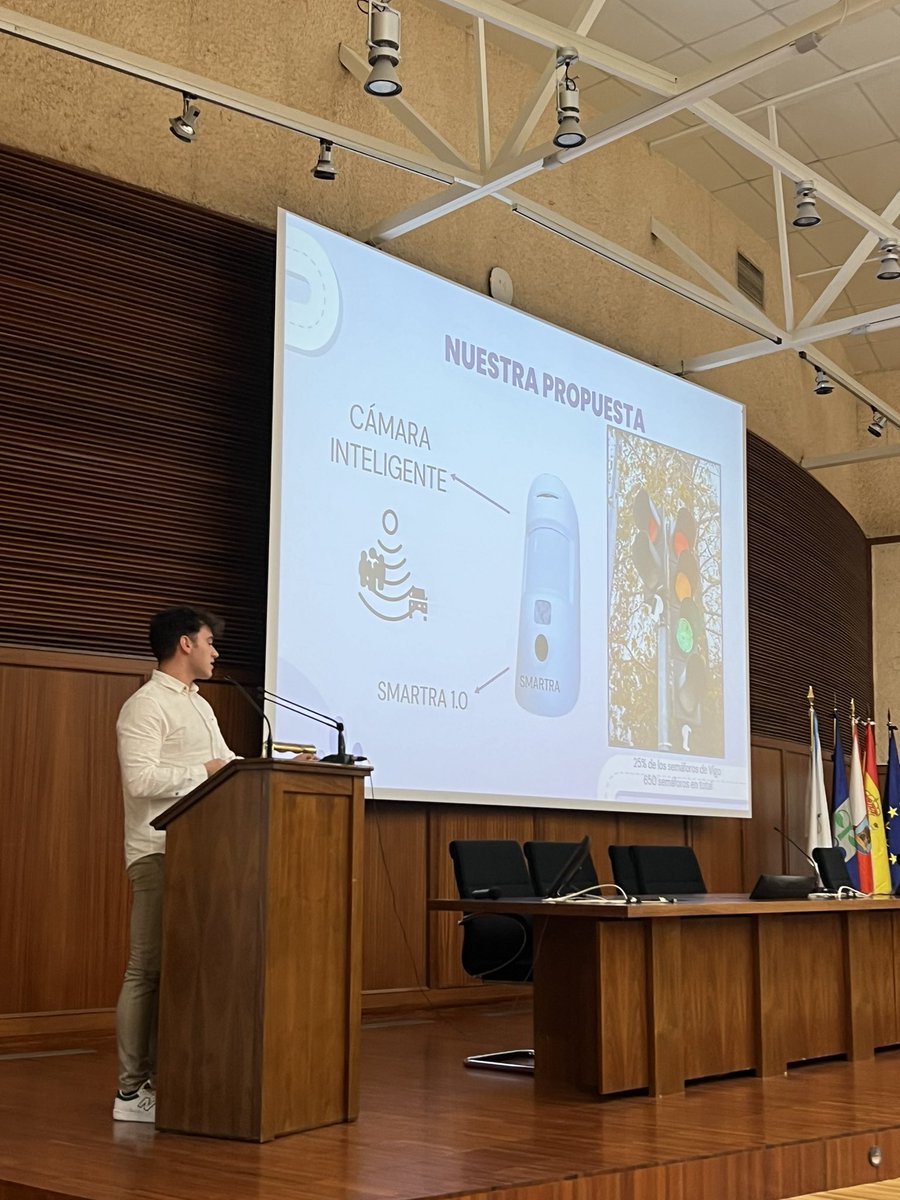 Los vigueses perdemos una media de 54 horas de atrasos al año 🫠🫠 Como lo solucionamos?! 
Nos lo explica el siguiente grupo con su propuesta de SMARTRA 👌🏼🚗