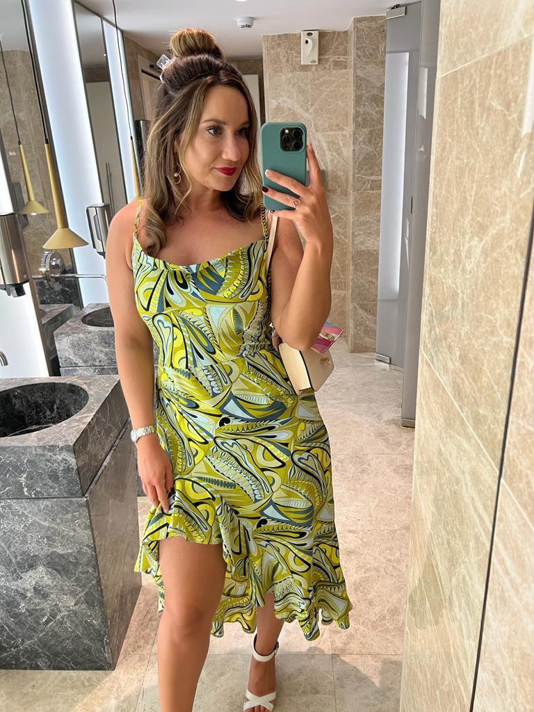 DavaMoms's tweet photo. Dinner or romantic movies date with me? Yes or No? https://t.co/rprV0I5xgg