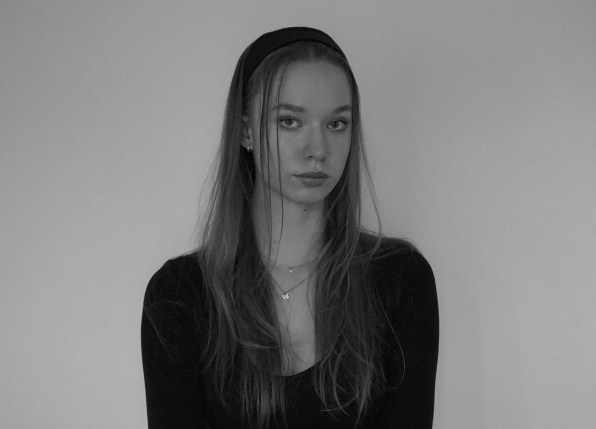 wiiva_'s tweet photo. mug shots⭐️ https://t.co/ya2oFIxIJN