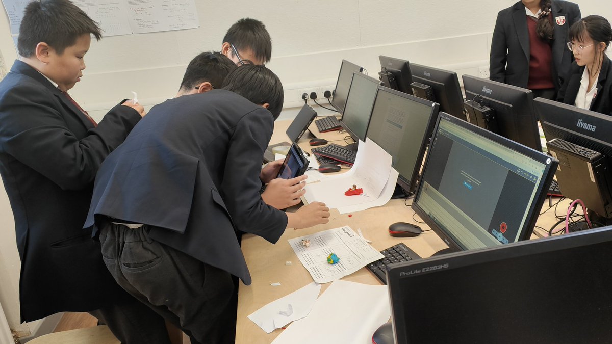NRGSComputing's tweet image. Year 8 students are finishing off a morning of #CyberFirstTrailblazers with some stop motion animation! @CyberFirstNE Thanks @CraftyComputing for running the morning for us!