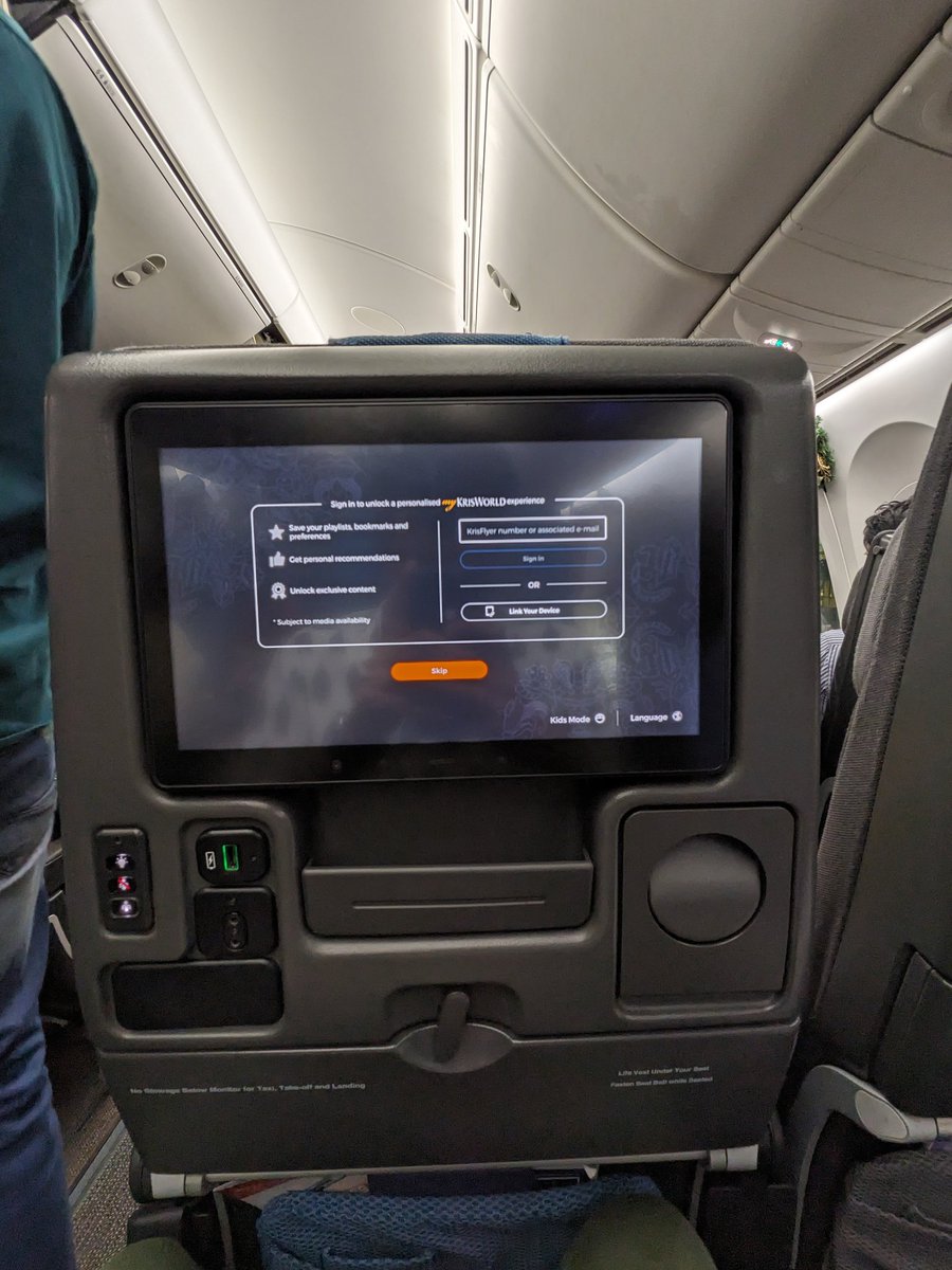 caminnar's tweet photo. SQ 529
First time on 787! https://t.co/6ziByPciBu