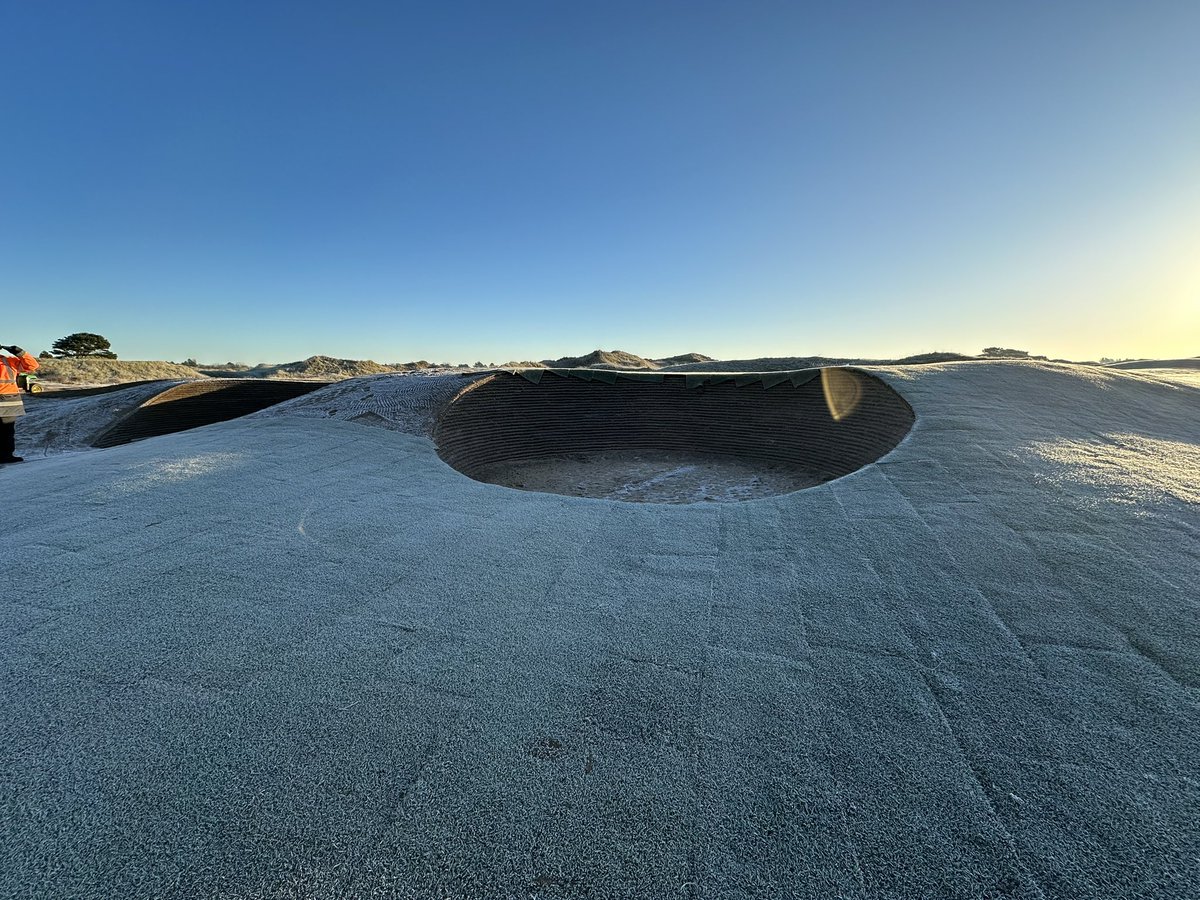 RobMarchbank's tweet image. Revetting bunkers is a true art form - a fusion of engeneering precision and tactical ingenuity! From strategic placement to meticulously crafted defenses! Every detail designed to withstand the links environment and the occasional golf swing 😉 #bunkerart #MilitaryEngineering