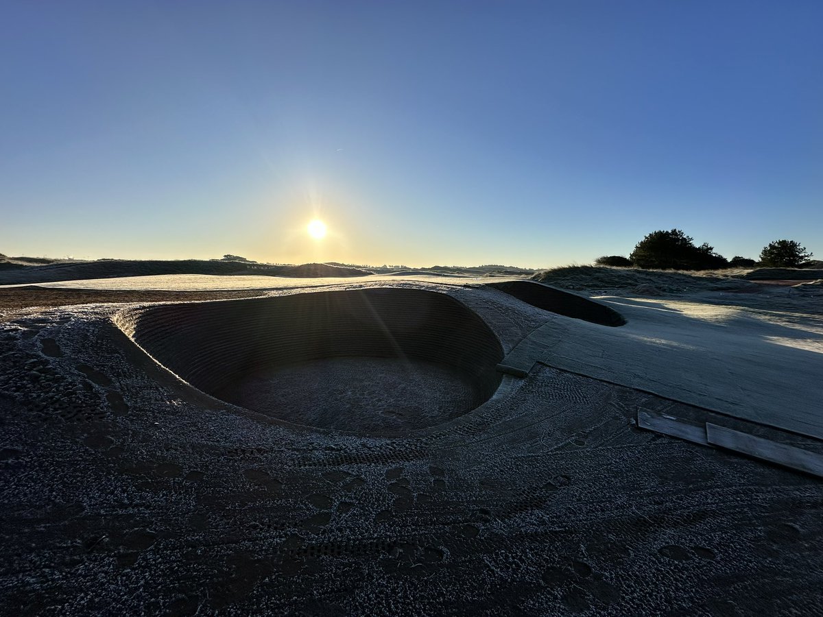 RobMarchbank's tweet image. Revetting bunkers is a true art form - a fusion of engeneering precision and tactical ingenuity! From strategic placement to meticulously crafted defenses! Every detail designed to withstand the links environment and the occasional golf swing 😉 #bunkerart #MilitaryEngineering