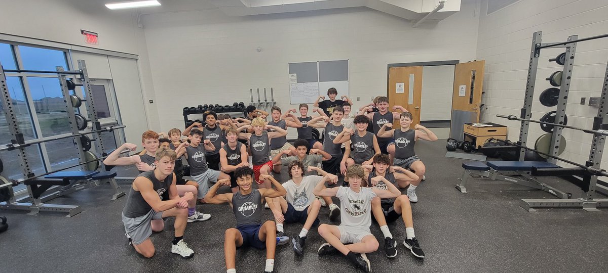 GrimsleyBasket1's tweet image. After a clean sweep of Southwest/Tyson, the Grizzlies worked hard this morning in the weight room.  The 8th grade remained unbeaten in conference with a 61-26 win. @BWHS_Hoops @GrizzlyStrong20 @Gj23simmons @GJHS_Grizzlies
