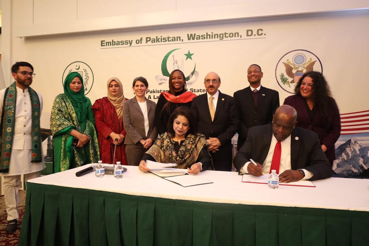 PakinUSA's tweet photo. Fatima Jinnah Women University @FJWU_official and Delaware State University @DelStateUniv join forces in a momentous agreement, paving the way for mutual engagement &amp; collaboration in education. A remarkable initiative that aims to empower women &amp; minorities in academia. 🇵🇰🇺🇸 https://t.co/9I1lKV3xG8