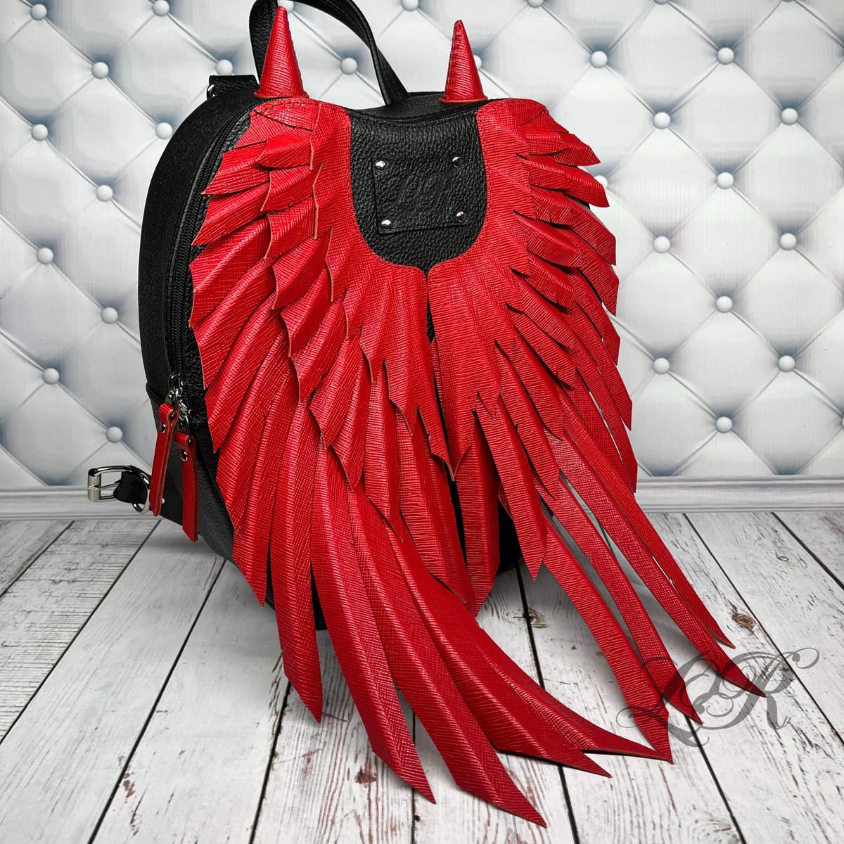 😈 Women's Leather Backpack With Angel Wings And Cute Horns 😈 💥 Free shipping.
🛒 etsy.com/shop/LyuromWor…
#Wingspurse #Wingsbackpack #Angelwings #Wingsbag #Crossbodybag #Shoulderbag #Crossbodypurse #Rave #wings #angeldemon #angel #angels #backpackwithwings #gothicstyle #Gothic