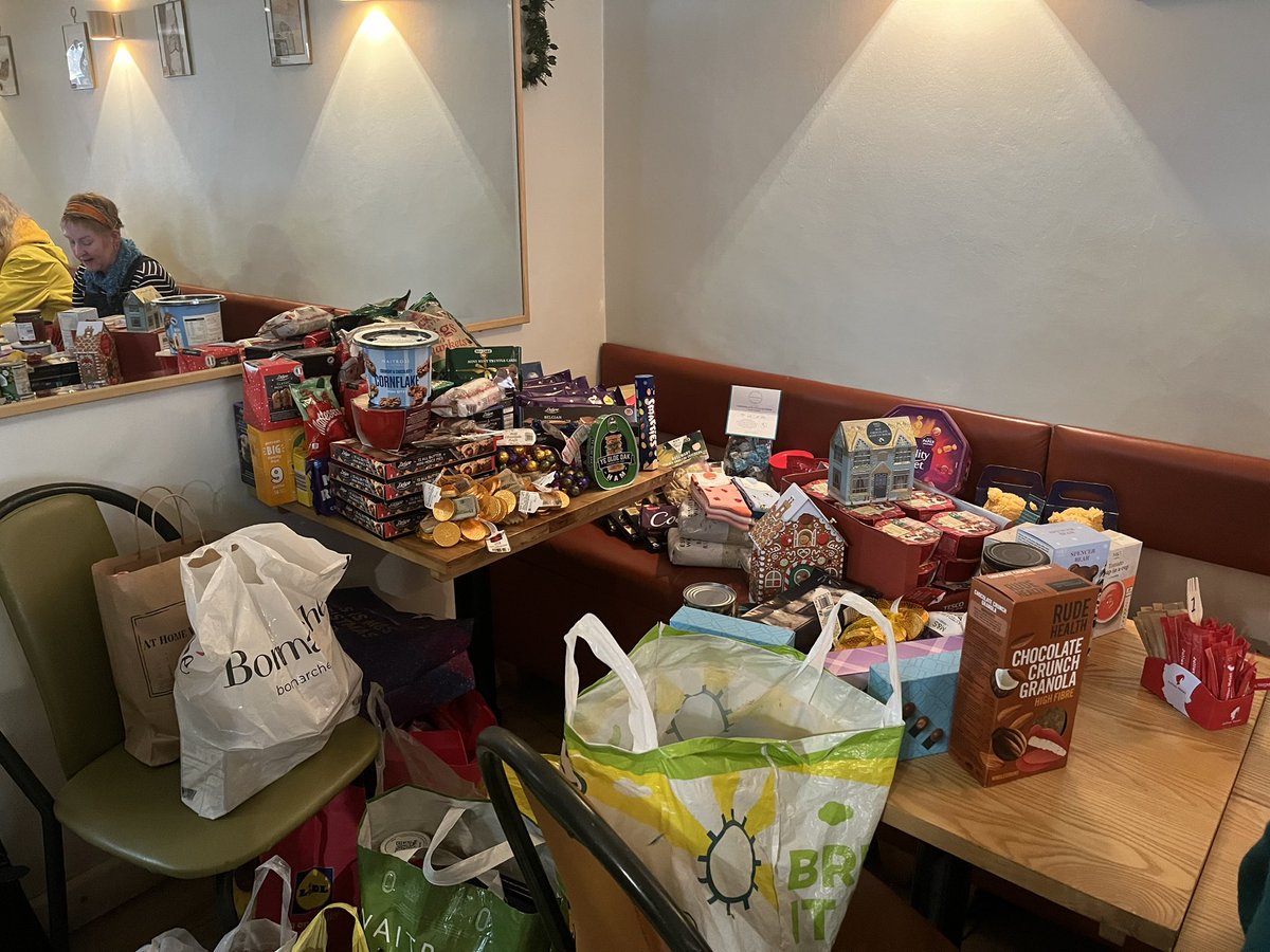 Thanks to everyone that came and donated to @EveshamLabour Christmas collection for <a href="/chandsevesham/">Caring Hands</a> foodbank! Lots collected for their Christmas hampers! #Evesham #SpreadKindness