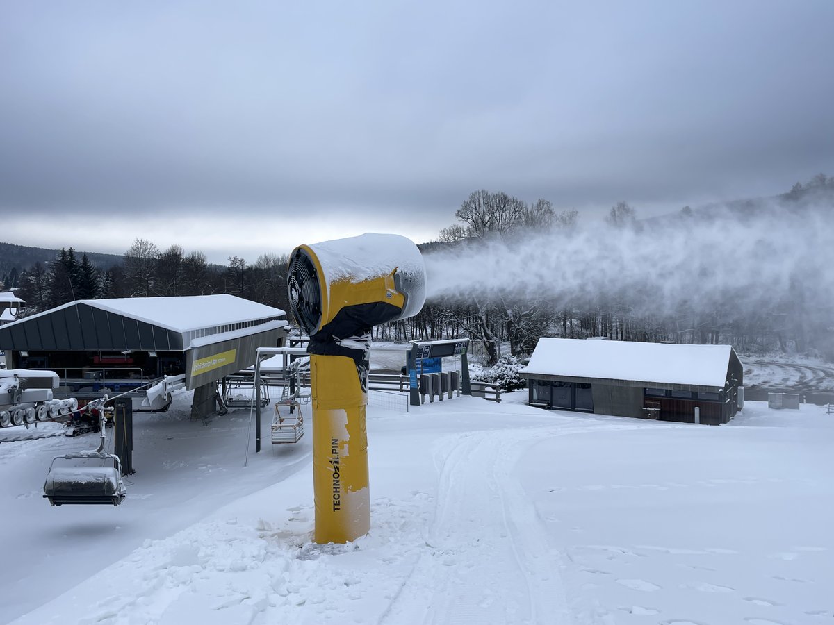 Vlekaři při zasněžování už často využívají moderní technologie, které šetří energie i spotřebu vody. Vědci z <a href="/CZUvPraze/">ČZU</a> také zkoumají, jestli zasněžování přírodě škodí a nebo ne. Více nabídneme s <a href="/OndraVanura/">Ondřej Vaňura</a> v sobotu po 9:05 na <a href="/Radiozurnal1/">Radiožurnál</a> v magazínu Experiment.