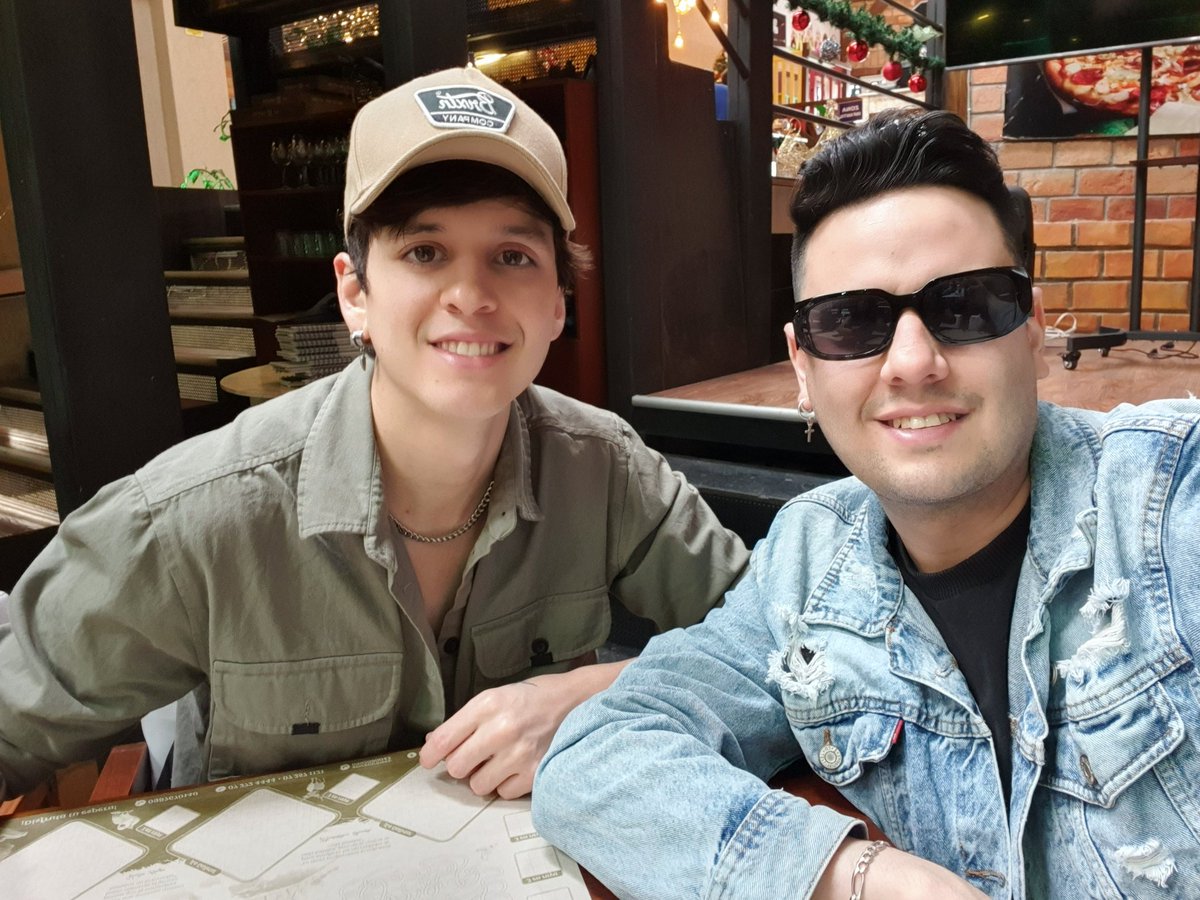 jonathanvelezmu's tweet photo. El día de tu cumple!! Por más momentos juntos 💪🏻 Te quiero ñaño https://t.co/YfQPcQwaqn https://t.co/2fafOmdO7j