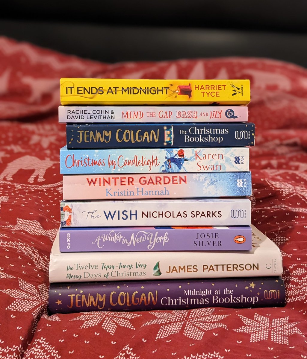 December 1st! The Christmas bedding is on and the festive tbr is stacked! Do you spot any here on your tbr or that you would recommend?

#festivetbr #christmasbedding #seasonalreading #booktwt #booktwitter #uptoolatereading