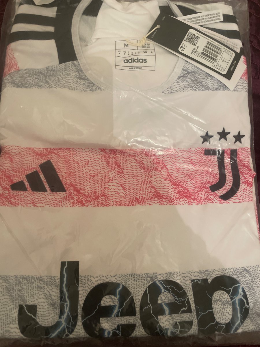 Anyone want a BNIB Juve away for this season £35 all in for uk 🤍💓