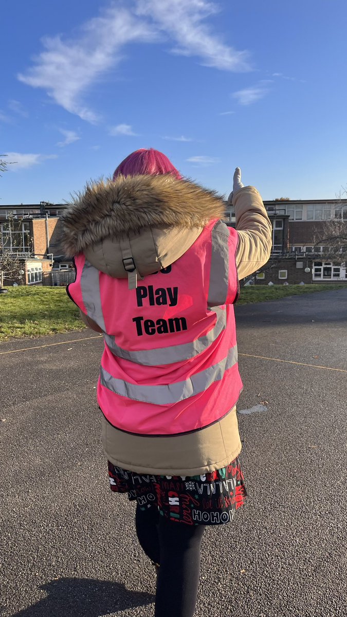 outdoorpeeps's tweet photo. So proud of the team at @Alderton_Jun who got their GOLD #OPALSchool award today!! Well done their play team, helping the children to feel confident in taking risks and having fun! 

Far fewer accidents and less time spent on lunchtime incidents. And happier kids. #winwin https://t.co/ZGUh4zi5jE