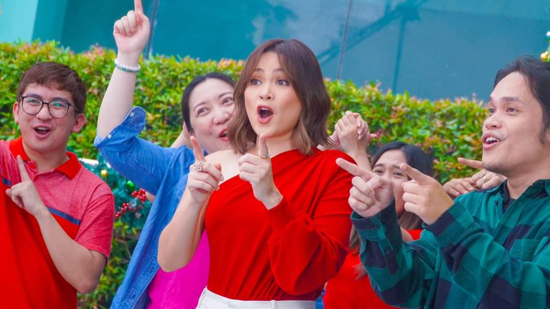 LovelyQueenJ1's tweet photo. Grave kahit simple lng lakas din ng hatak ng mga tao ang Xmas ID ng ABSCBN!! Mabilis ang viewers mapa fb or YouTube man👏❤️💚💙
#JudyAnnFamilyIsForever
#FamilyIsForever
#LegitQueen
#Primesuperstar
#QueenOfPhilippineSoapOpera
#JudyAnnSantos https://t.co/bxcu1S2qOg
