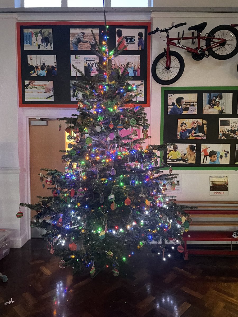 Emma Murphy (@tvi_families) on Twitter photo My last Tweet 🎄 and it had to be our beautiful Christmas Tree. Thank you to all the families that came this morning to decorate baubles with the children. I’ll miss everyone at <a href="/TVInfants/">Thames View Infants</a> very much x My last Tweet 🎄 and it had to be our beautiful Christmas Tree. Thank you to all the families that came this morning to decorate baubles with the children. I’ll miss everyone at <a href="/TVInfants/">Thames View Infants</a> very much x