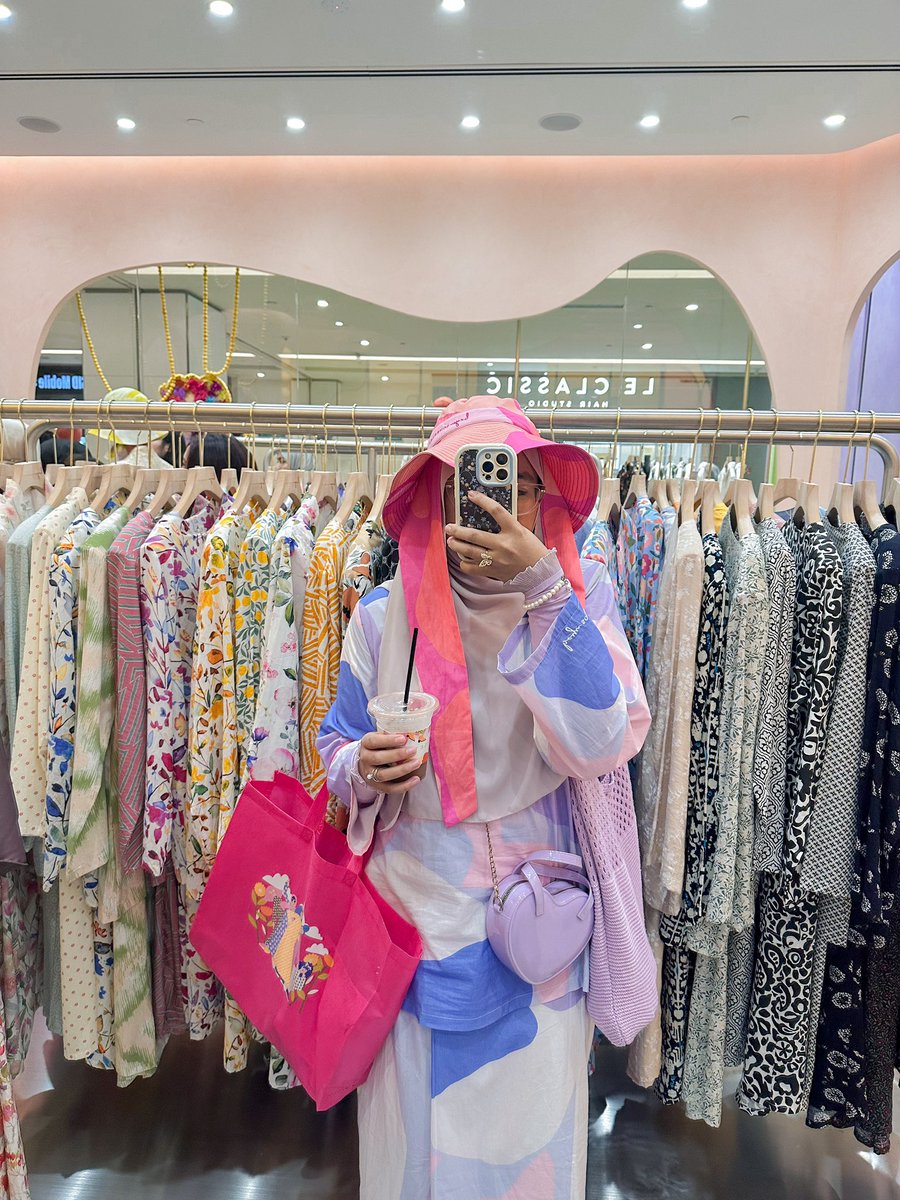 Bayu somerset grand launching event 🌸

Nervous ya nak jumpe semua waniter cantik ni tapi tula saya sangat seronok harini 🫶🏻 

Nak baju free tak? Jadi la 100 customer terawal <a href="/BayuSomerset/">Bayu Somerset</a> harini 😍

📍Level 3 , Bayu Somerset