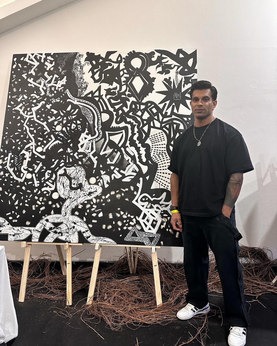 waqtzaya's tweet photo. .@Iamksgofficial showcasing his brilliance in art ๐คฉโค๏ธ #KaranSinghGrover #starinfinity https://t.co/kJxD3y6OPj