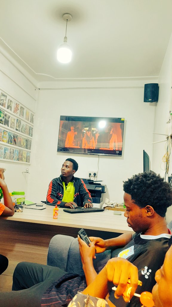GardKayz's tweet photo. Movie and series lovers muliwa 
#NETFLIXHUB besides Little Cafe on kisaasi  Northern Bypass has got you covered 
Contact them on 0753222348 they sort for you your movies or series and you find them ready https://t.co/A8RR97A3A0