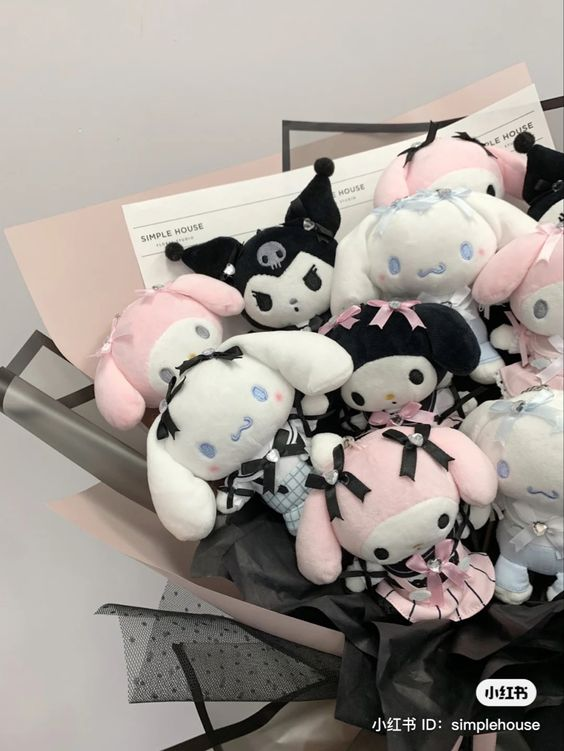 lovesickdoe's tweet photo. sanrio bouquet https://t.co/vMTmsT3nBF