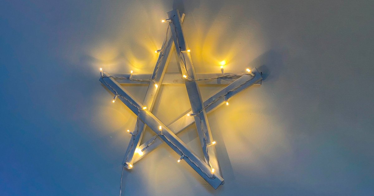 Brighten your home for the holidays while helping to end ALS. 100% of profits from your purchase of A Langs Star go toward developing the first effective treatments and a cure for ALS. Get yours or gift one today: starsforsarah.org