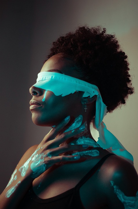 ycedchris's tweet photo. La réalité quotidienne nous montre que la #souffrance n'endurcit pas, mais qu'elle #fragilise.
L'âme humaine n'est pas un cuir qui se tanne avec les épreuves, mais plutôt une essence délicate qui demande compréhension et réparation.
Soyons #empathiques envers nos #cicatrices. https://t.co/4opyOqto5Q