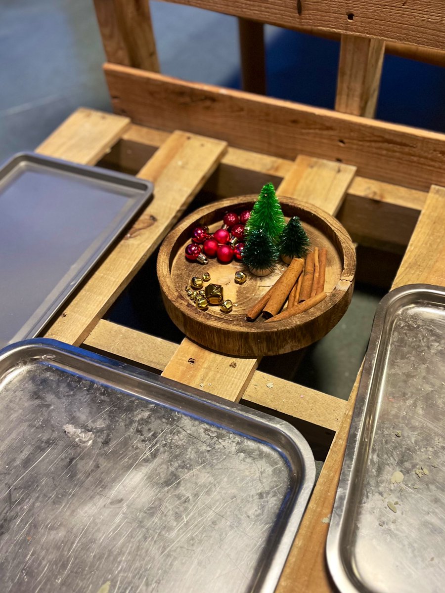 JennyDronf's tweet photo. Adding some Christmas to our dough area π#islessmore #curiouslearners https://t.co/KWGwr8FFds