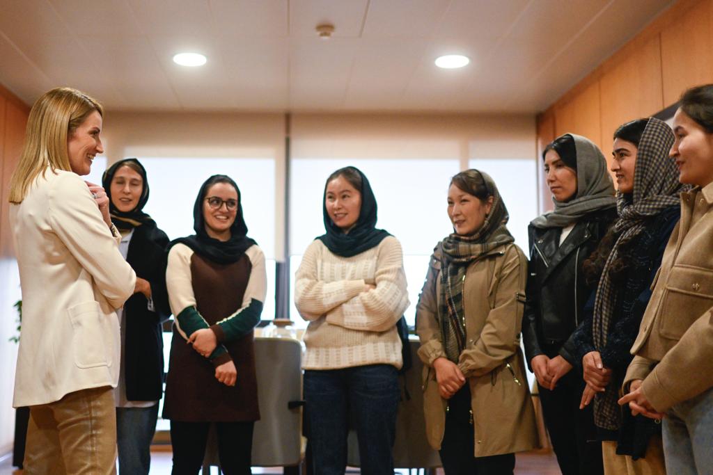 Touched by the stories of these 8 young Afghan women who are starting a new life in Portugal.

Here in Lisbon, they can now live in freedom, as equals, without fear for their lives. They can study, work and make their dreams come true.

This is the best of Europe.
