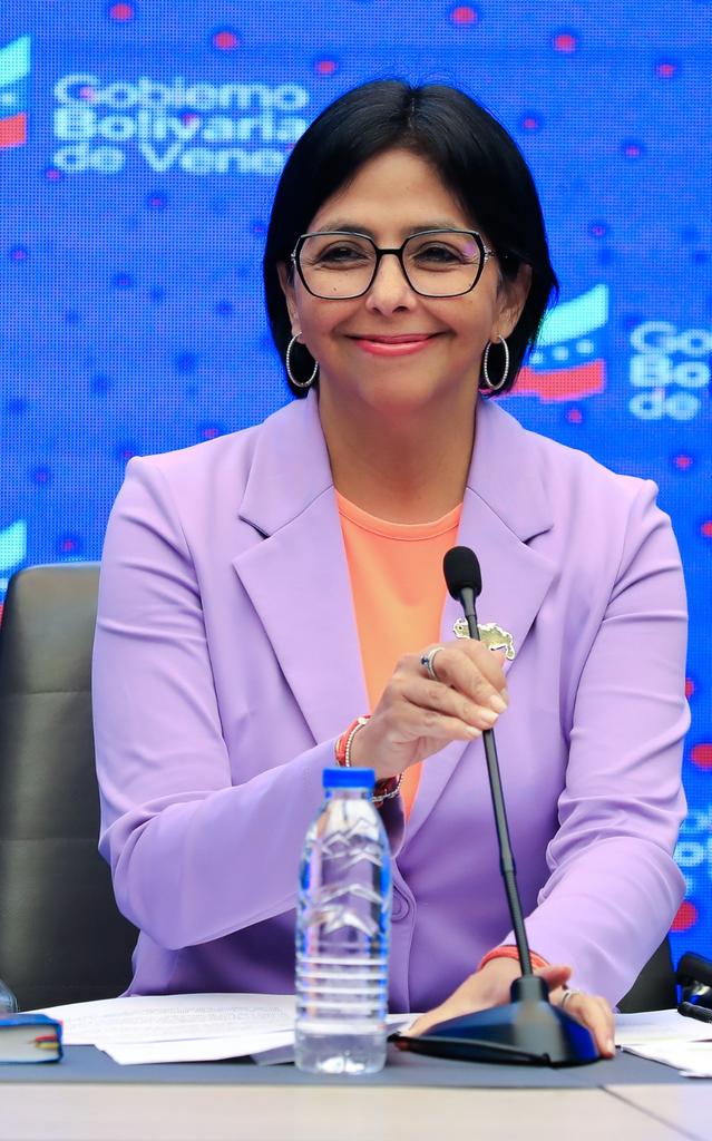 ViceVenezuela's tweet photo. #LoDijo || Vicepdta. @delcyrodriguezv: En conclusión Guyana fue por lana y salió trasquilada (...) Este pronunciamiento que ha hecho hoy la CIJ declara que las medidas no tienen por qué ser las mismas solicitadas por Guyana, en concreto fueron desechadas las solicitudes de Guyana https://t.co/hiKS9s6wxQ