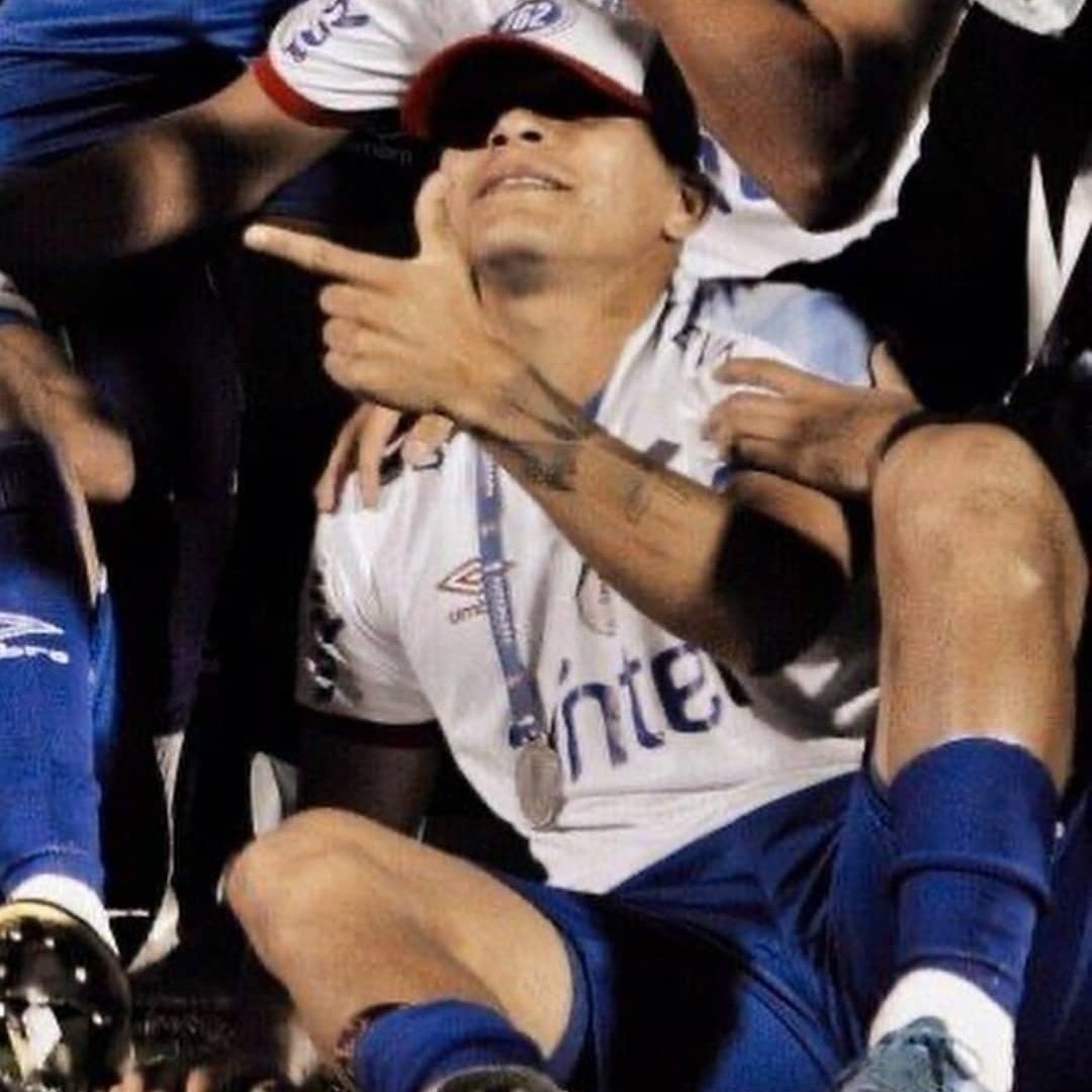ocampee's tweet photo. #NuevaFotoDePerfil a lo robin 👉🏼 https://t.co/7Jqh5zQKdt