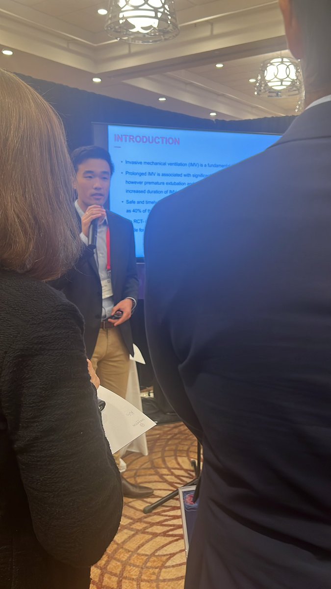 Jasper (a rising star in critical care) presenting the scoping review portion of our network meta-analysis on ventilators modes to facilitate liberation from mechanical ventilation. #CCCF2023 <a href="/Bram_Rochwerg/">Bram Rochwerg</a> <a href="/dipayan_c/">Dipayan Chaudhuri</a> <a href="/MacDeptMed/">McMaster University Department of Medicine</a>